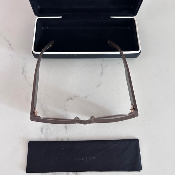 Authentic Givenchy GV Day Woman Sunglasses - Picture 4 of 6